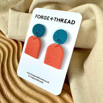 CORAL TEXTURED SMALL ARCH EARRINGS