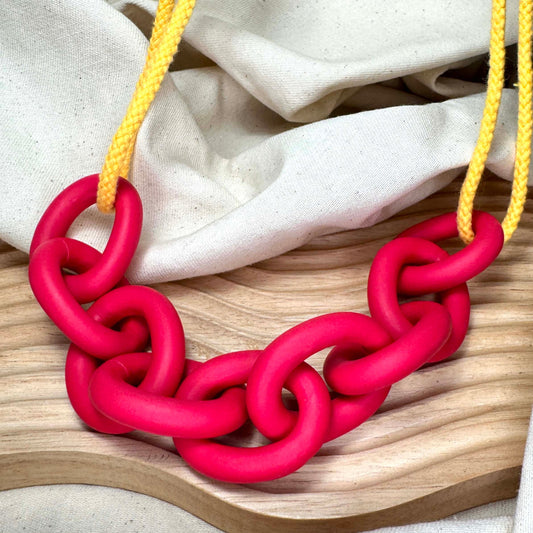 RED CHUNKY LINK NECKLACE